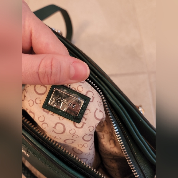 Emerald green purse guess brand - Picture 6 of 10